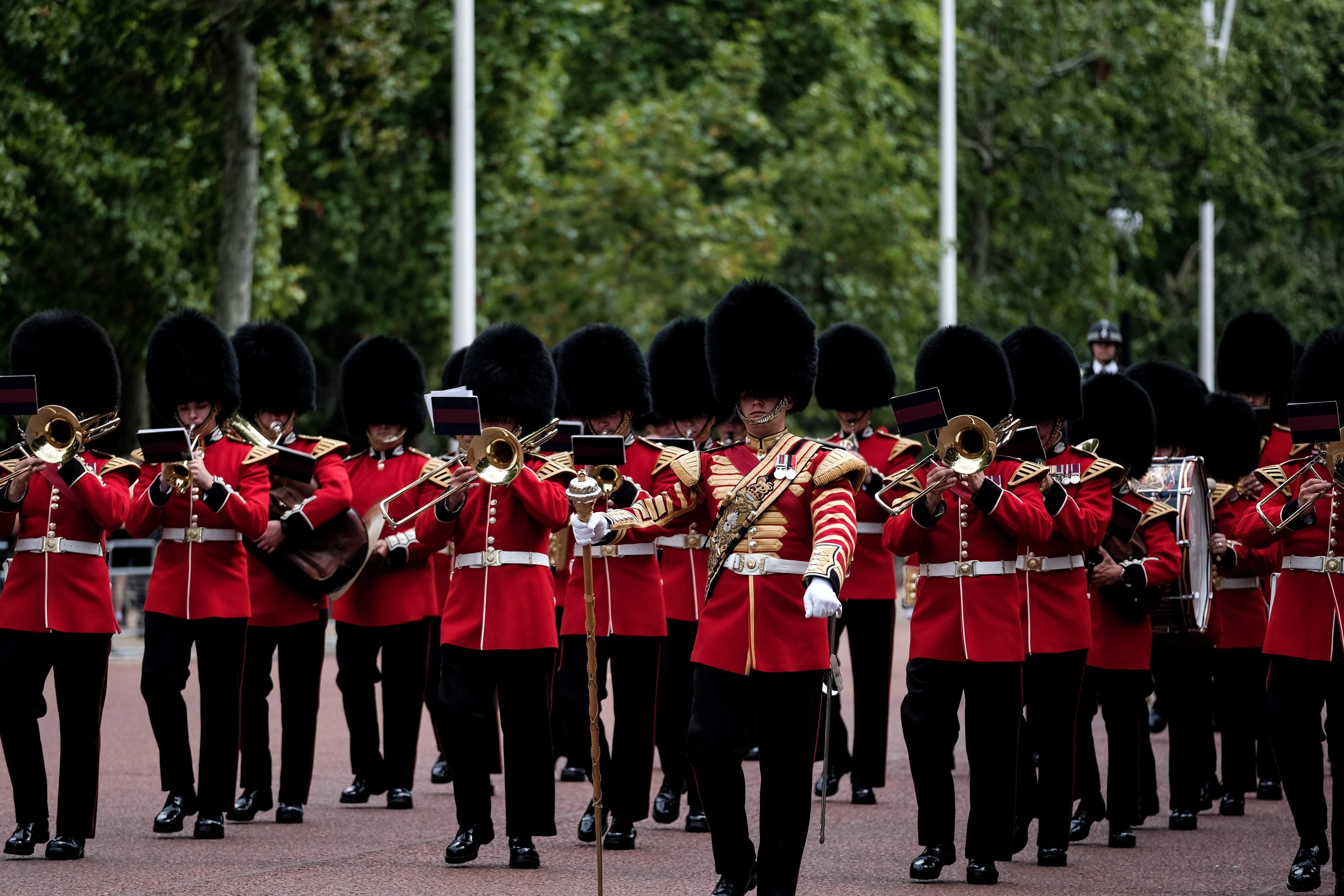 Royal guards marching towards the Buckingham Palace​ in London